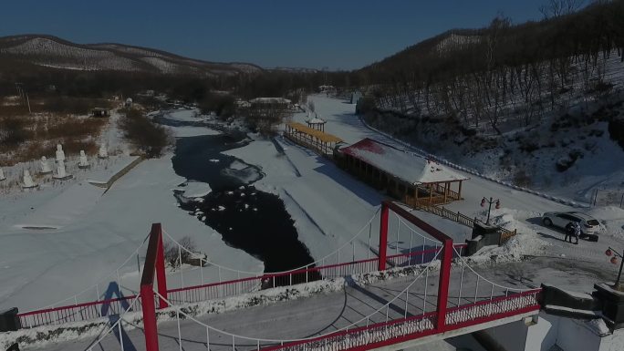 冰雪初融的细粼河