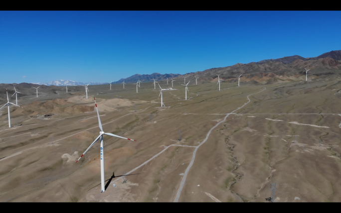2.7K新疆风电厂赛里木湖风车
