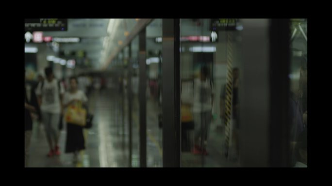 4K杭州地铁一号线人流升格上地铁