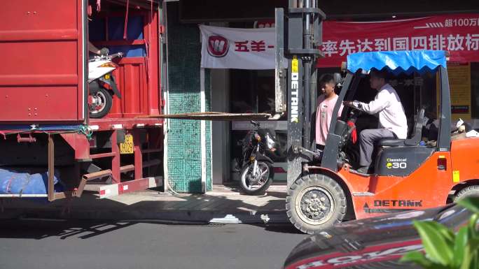 摩托卸载装载摩托运载摩托运输摩托装载装载