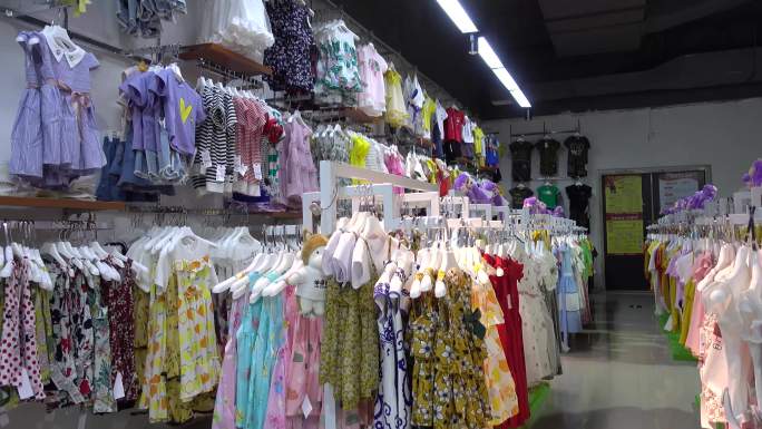 服装商场服装商店服装款式男女服装服饰儿童