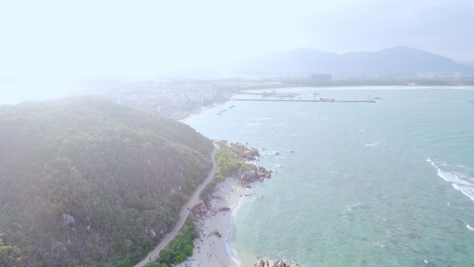 海边风景三亚湾海南海浪天空礁石