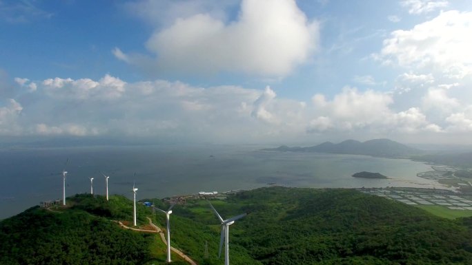 美丽的海岸线风能发电