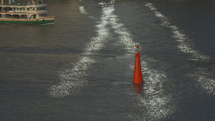 高清实拍厦门海边游轮渔船