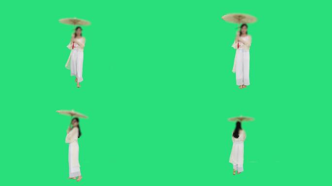 古典美女正在打着伞走来