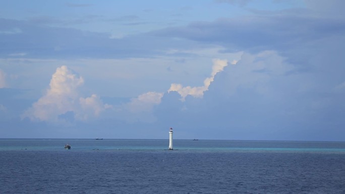 南沙海面黄昏灯塔渔船