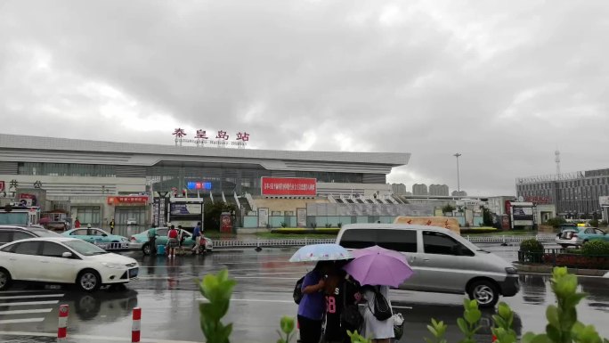 实拍雨中的秦皇岛火车站延时素材
