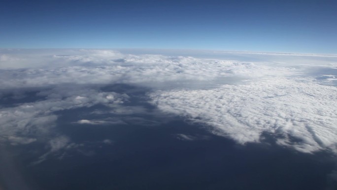 飞机内主观视线云海镜头