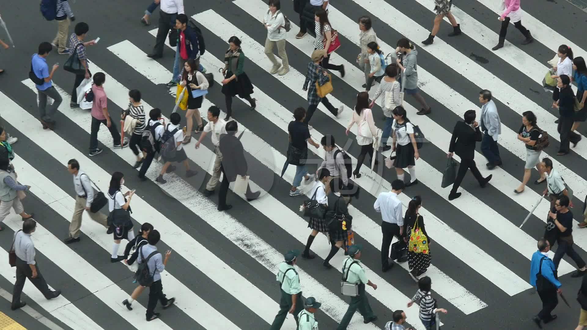 商务人士行走路口高清图片下载-正版图片500363148-摄图网