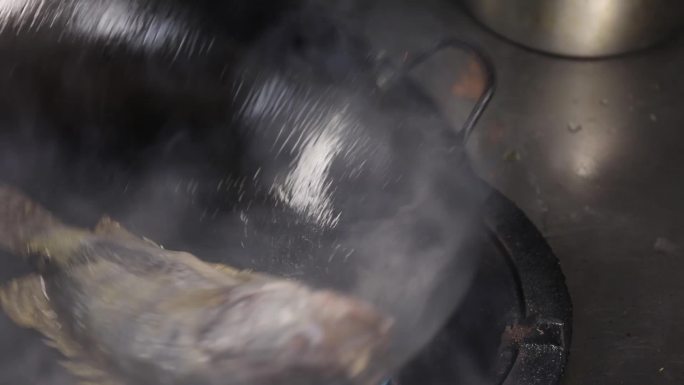 徽菜红烧臭鳜鱼烧制过程实拍素材食黄山特产