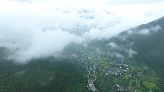 云南香格里拉风景航拍大山