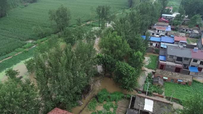 航拍农村大雨内涝