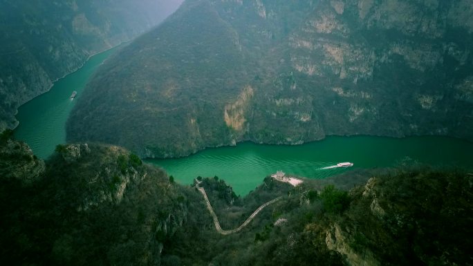 景区航拍延时游艇水库山区