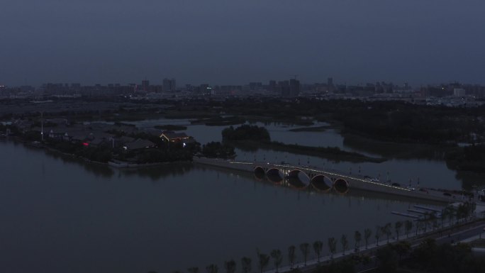 4K-log聊城东昌湖旁摩天轮夜景航拍