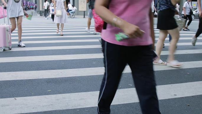 广州北京路商业步行街中秋假日逛街的市民过