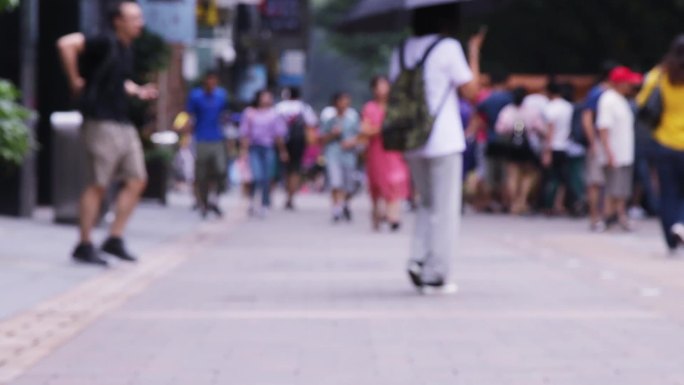 广州北京路商业步行街中秋假日逛街的市民2