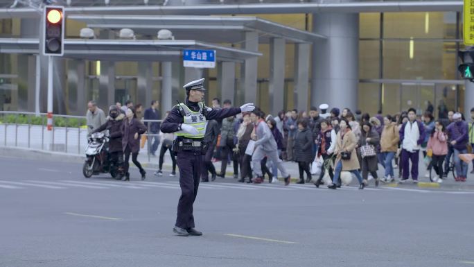 交警指挥交通