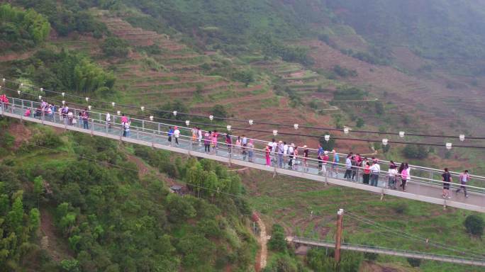 江西特色乡村景点篁岭玻璃观光桥纯4k航拍