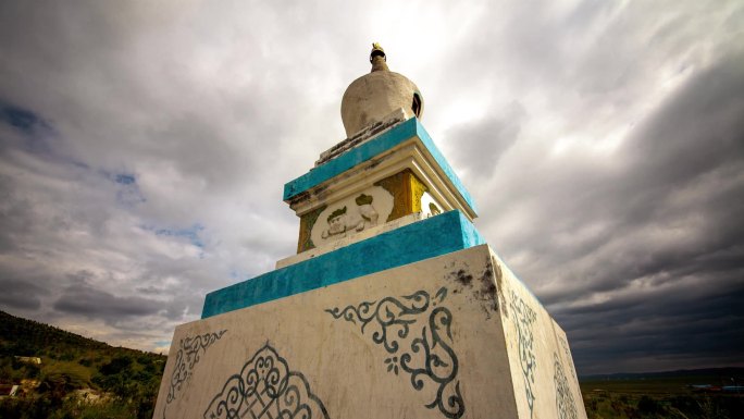 喇嘛塔，藏塔，舍利塔，学名覆钵式塔