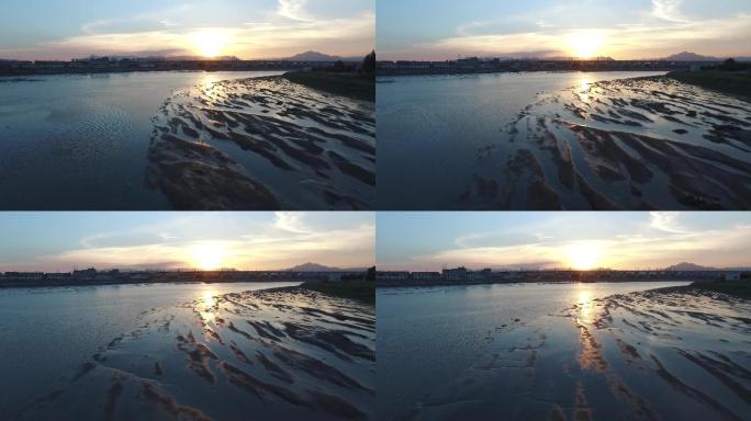 航拍夕阳下河流沙洲