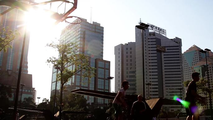 广州天河体育中心早上，篮球场上挥洒汗水2