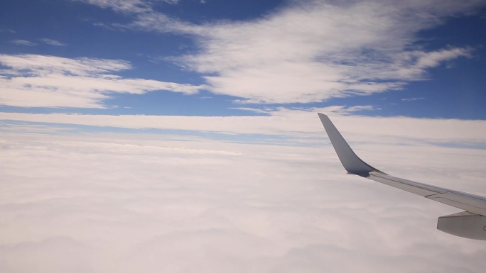 2组飞机在云端飞行窗外74秒
