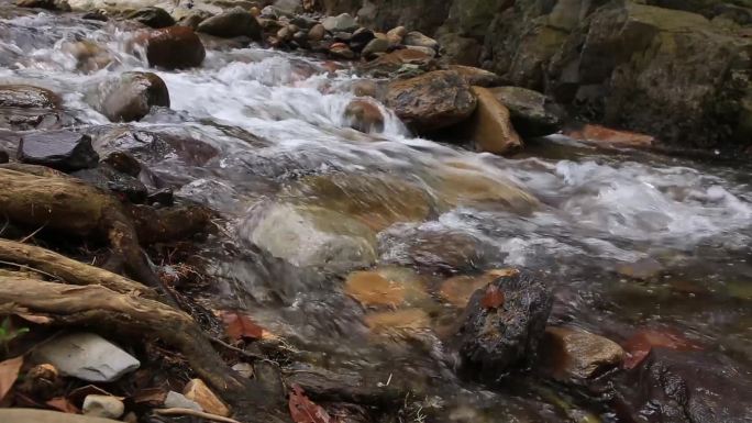 2组紫云谷清澈山泉水流42秒