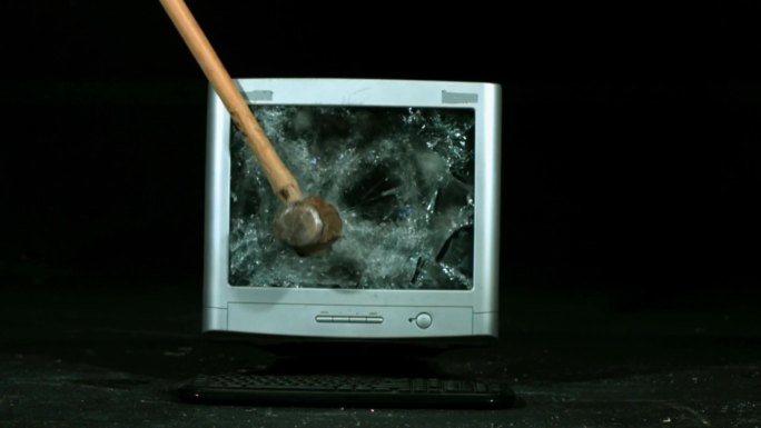 砸碎电脑屏幕