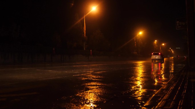 雨夜公路