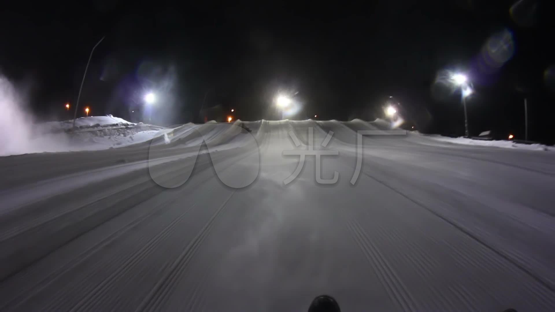 夜晚滑雪溜冰玩耍_1920x1080_高清视频素材下载(编号:3027846)_实拍