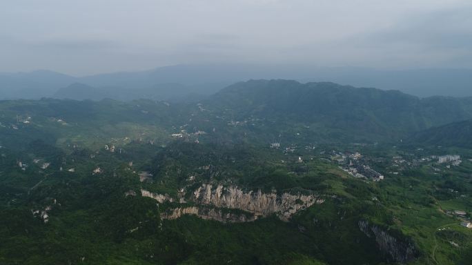 四川蜀道群山峻岭险峻栈道