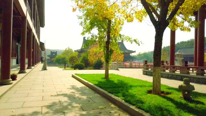 航拍宁静的寺院横山寺