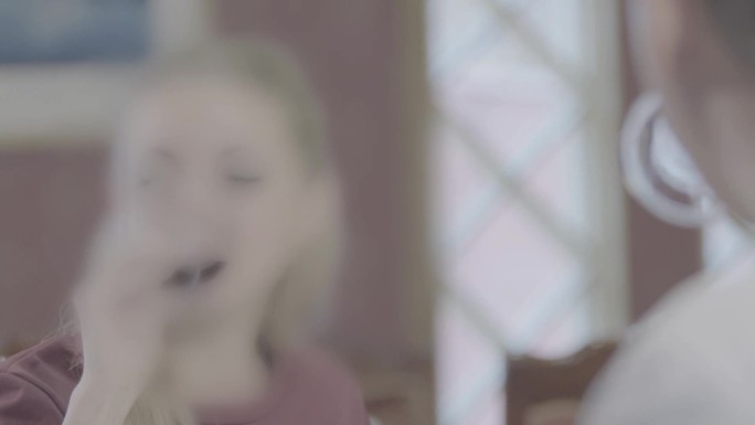 西餐厅俄罗斯美女外国红酒吃西餐恋人（可调