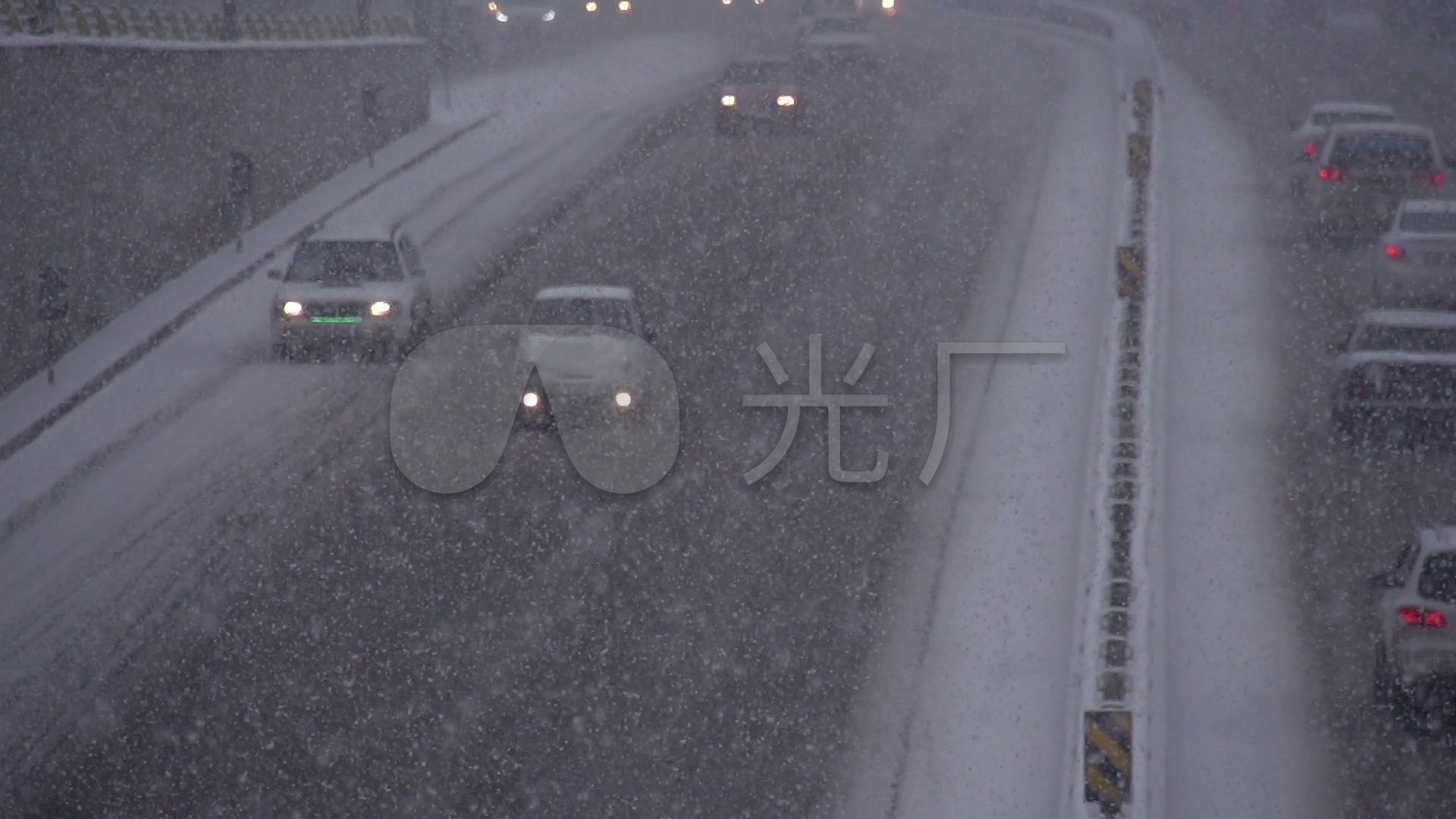 下雪时的马路路面_1920X1080_高清视频素材