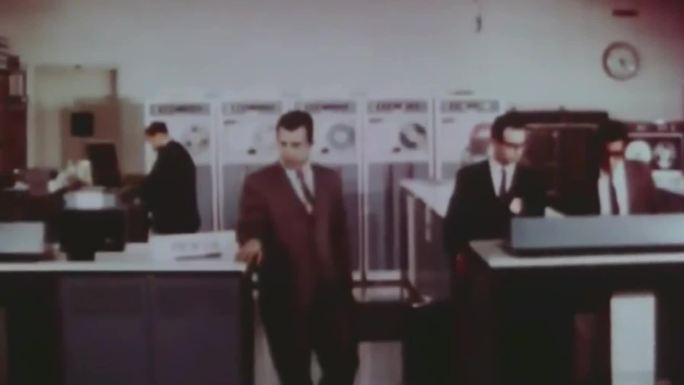 上世纪60年代老式计算机中心