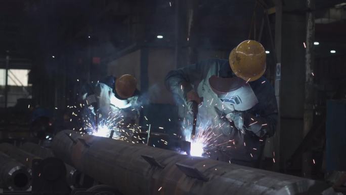 钢铁企业电焊火花工人