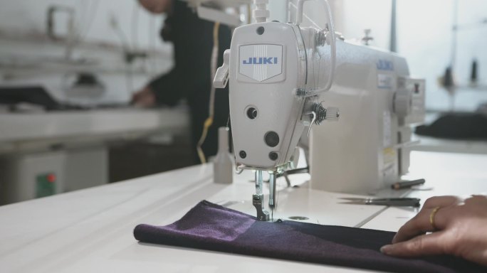 缝纫机缝布料