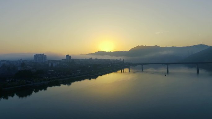 古城云海日出低空起飞航拍全景