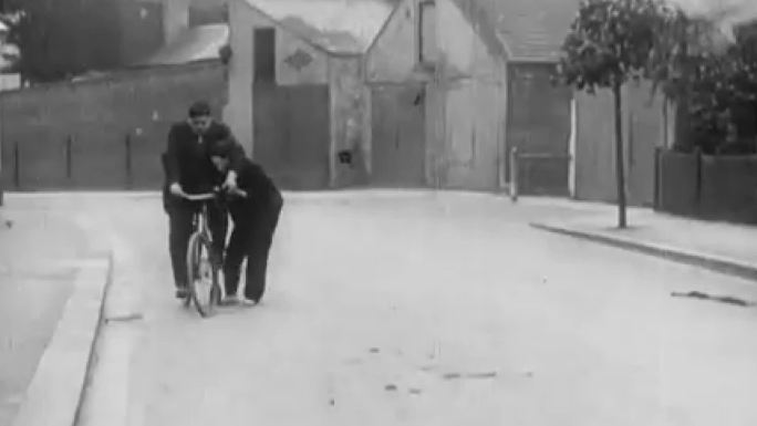 上世纪初学骑自行车