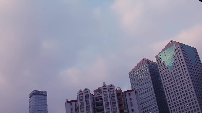 广州初冬的早晨，云层增厚气温回升