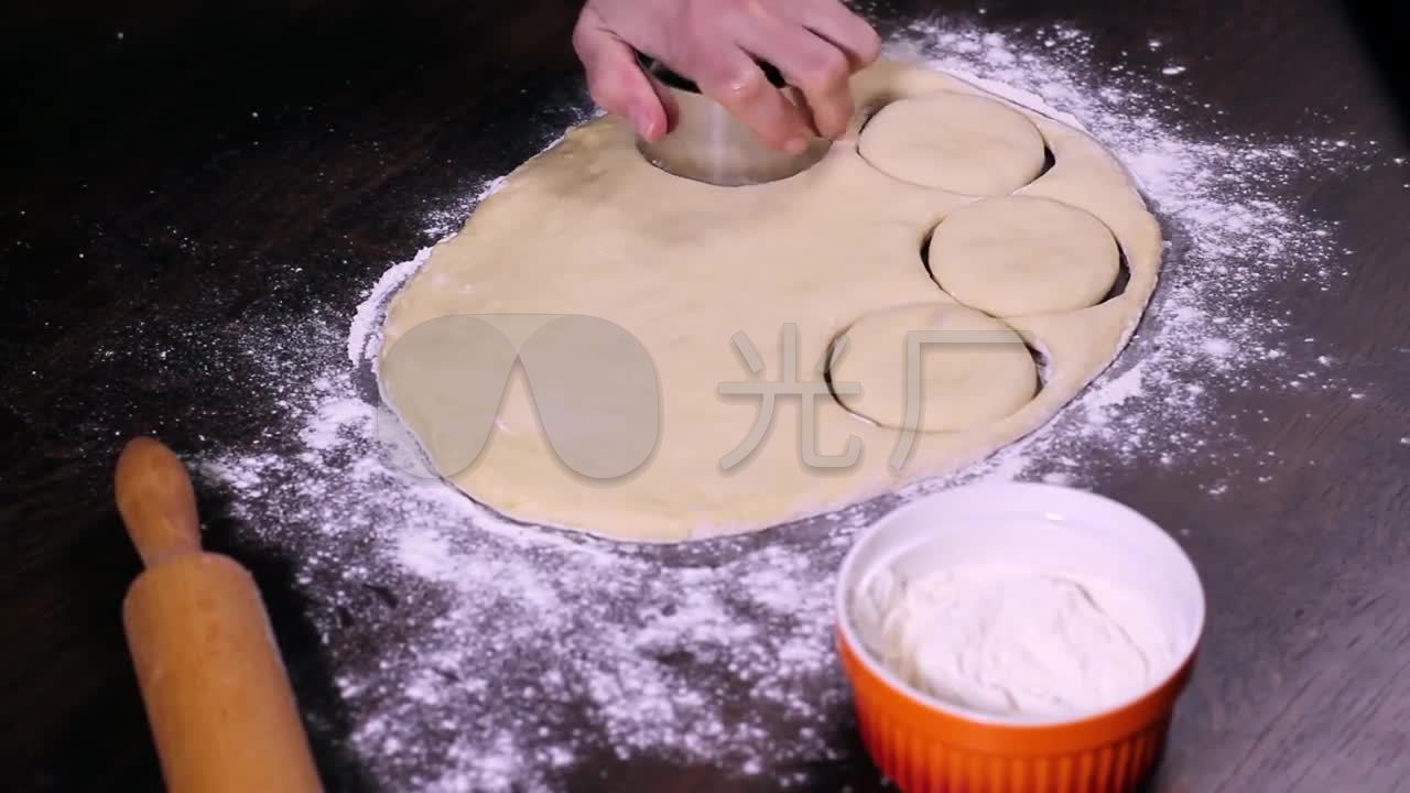自制烘焙甜甜圈美食教程视频_1280X720_高清