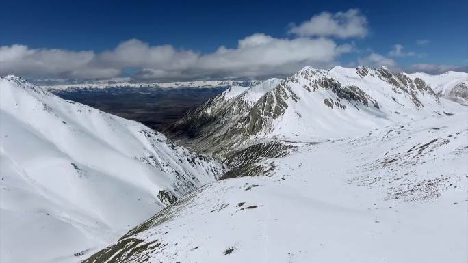 高清航拍岗什卡雪峰延时雪景