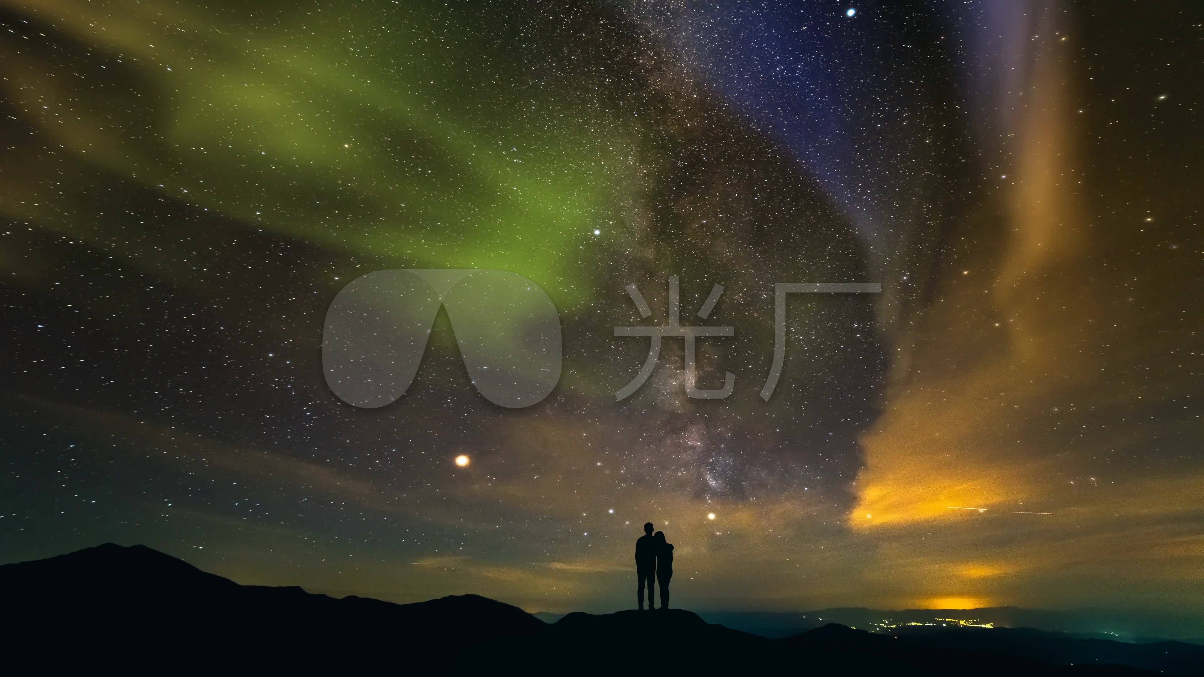 情侣仰望星空梦幻星辰_3840x2160_高清视频素材下载(编号:3124992)