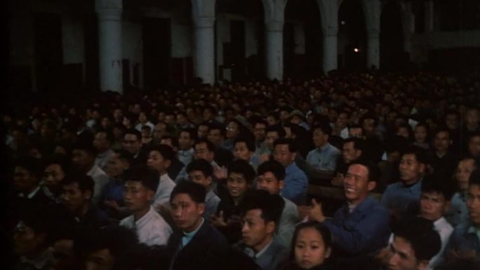 60年代观众观看演出