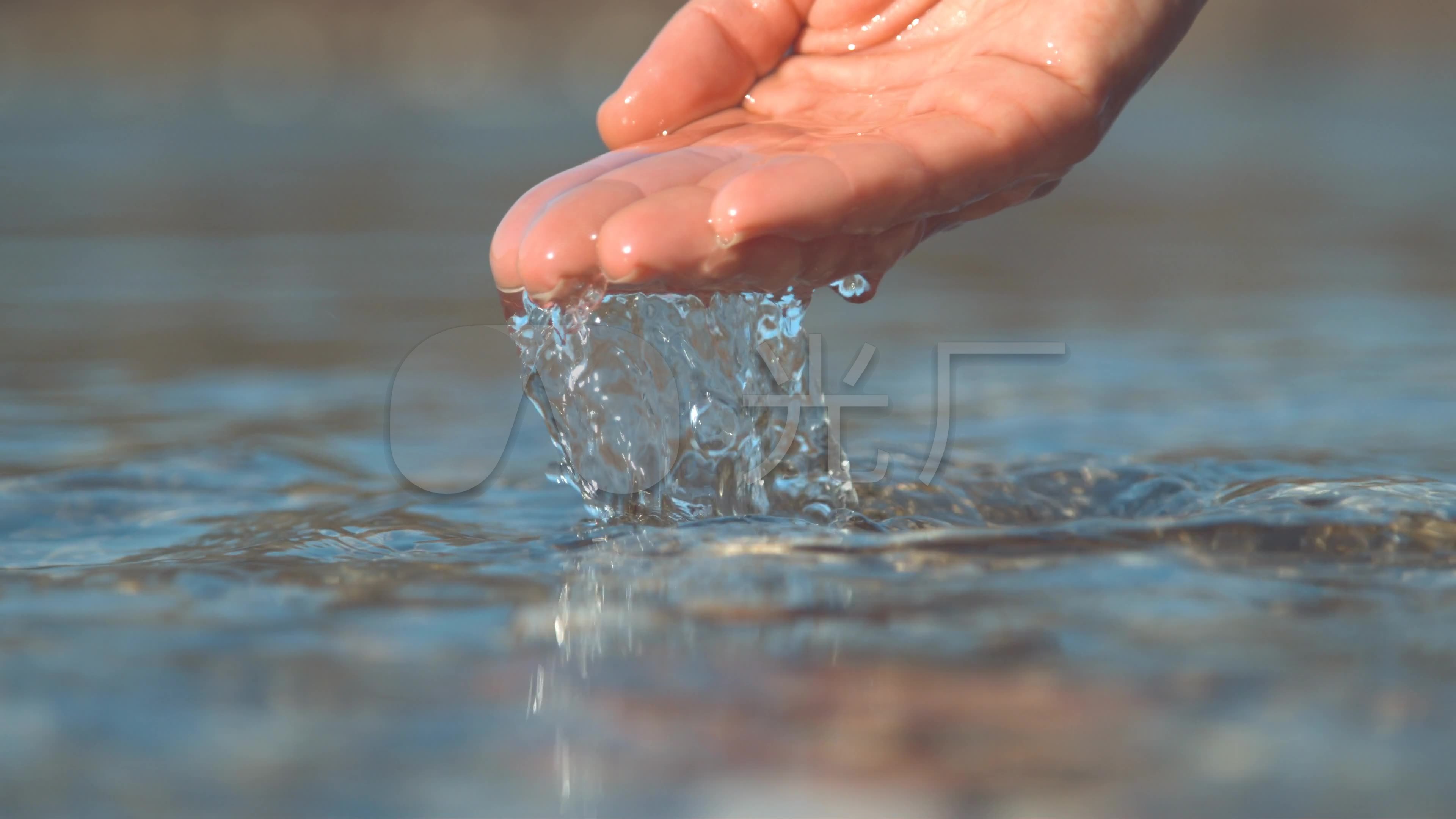 手捧水手抚水手拍水水花_3840x2160_高清视频素材下载(编号:3130706)