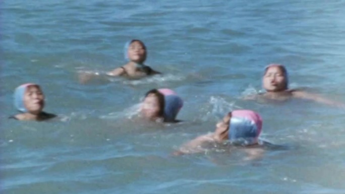 70年代女工游泳