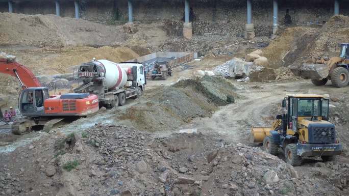 河堤建设砼浇注河床平整清淤清基土石方水泥