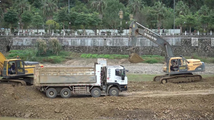 河床平整河道清淤工程车挖掘机土石方