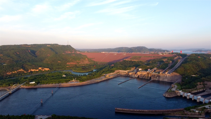 黄河小浪底航拍水库区大坝王屋山雕塑