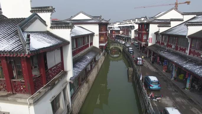 航拍上海泗泾老街雪景